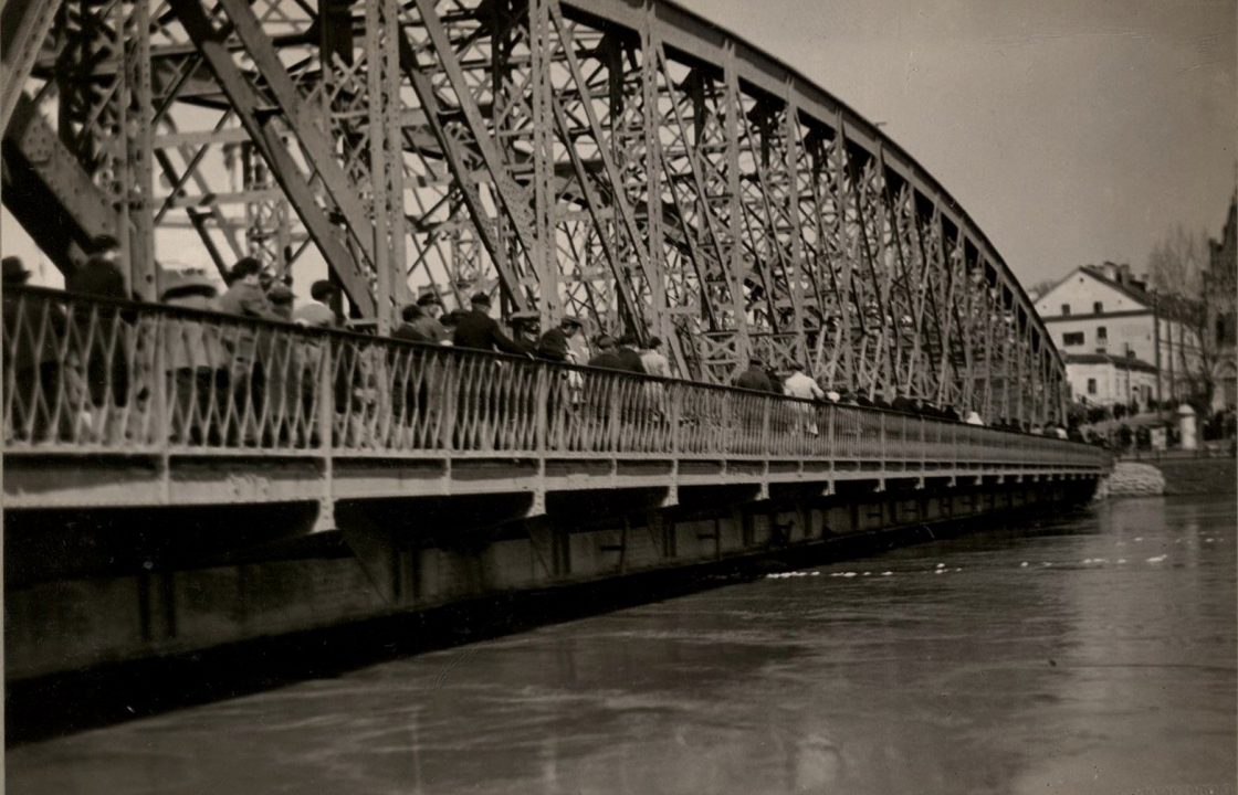 Žaliasis-tiltas-potvynio-metu-1931,