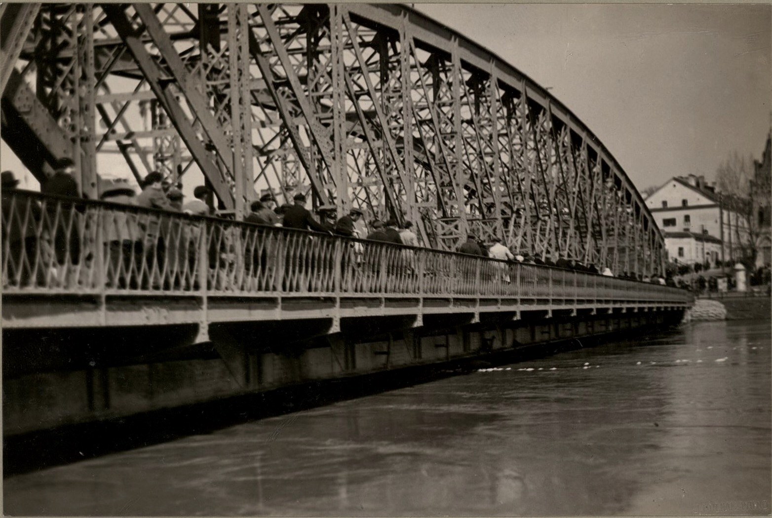 Žaliasis-tiltas-potvynio-metu-1931,